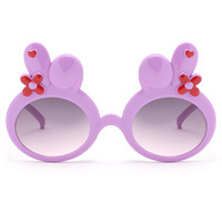 Lunettes de soleil pour enfants en plastique rose vif avec oreilles de lapin, ornement floral rouge en forme de cœur, protection UV, lunettes de soleil d'extérieur pour enfants