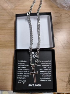 Collier Croix en Acier Inoxydable Plaqué Or pour Maman et Fils, Chaîne à Maillons, Carte Message Diamantée, Bijou Chrétien Tendance et Inspirant, Cadeau - Product Image 4