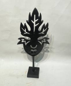 Escultura de aluminio de máscara tribal abstracta que muestra un diseño de rostro audaz y artístico, aluminio de alta calidad, precio al por mayor. - Product Image 3