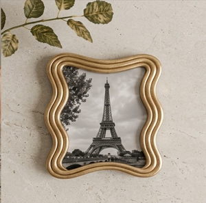 Marco de Fotos CURVES - Marco Moderno Ondulado Dorado con Foto de la Torre Eiffel (16 CM X 19 CM) - Product Image 2