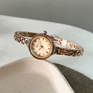 นาฬิกาข้อมือโลหะหรูหราดีไซน์เรียบง่ายสง่างามสำหรับสุภาพสตรี รุ่นควอตซ์ ปี 2025 - Product Image 1