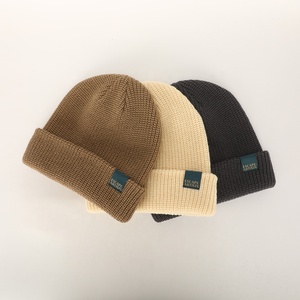 Bonnet d'hiver en tricot de coton uni, broderie personnalisée, couvre-chef tendance et chaud, chapeaux en tricot à la mode - Product Image 3