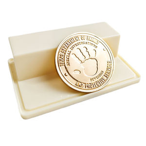 Moneda Conmemorativa de Aleación de Zinc con Logotipo Personalizado en Relieve 2D/3D, Diseño Moderno, Acabado Dorado y Cordón/Cinta - Product Image 4