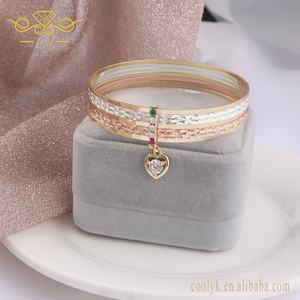 Juego de 7 Brazaletes <span class=keywords><strong>Semanario</strong></span> en <span class=keywords><strong>Oro</strong></span> Laminado de 14K con Circonitas, Diseño Religioso Tricolor de 7 Días, Joyería de Moda - Product Image 6