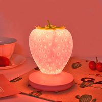 Dropshipping Gift CJH Creative Home Strawberry Night Light Lampe d'ambiance décorative LED Silicone Eye Protection Desk Lamp