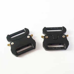 Hebilla de Liberación Lateral de 25 mm, Aleación de Zinc, Negra, Resistente, para Bolsas, Accesorios Tácticos - Product Image 1