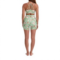 Ensemble de yoga 2 pièces pour femme : Soutien-gorge de sport à bretelles croisées et short imprimé taille haute – Tenue de sport avec option logo personnalisé