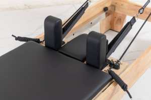 フィットネス耐久性のあるオーク材製調整可能な2-in-1ピラティスリフォーマーコアベッド、ピラティススタジオ用家具 - Product Image 3