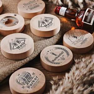 Abridor de Botellas de Madera Portátil y Duradero, Imán Personalizado para Refrigerador con Fecha y Nombres Grabados, Regalo para Amantes de la Cerveza, Invitados de Boda, Bares - Product Image 3