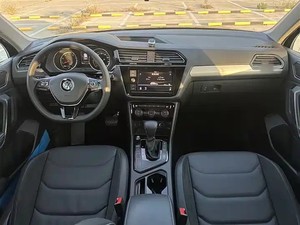 Volks-wagen <span class=keywords><strong>Tiguan</strong></span> L <span class=keywords><strong>2019</strong></span> 330TSI automatique à deux roues motrices panoramique édition confort SUV familial spacieux <span class=keywords><strong>2019</strong></span> d'occasion - Product Image 5