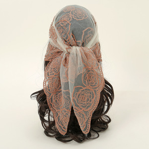 Sciarpa da <span class=keywords><strong>donna</strong></span> con ricamo a fiori grande fascia da 31.5 pollici <span class=keywords><strong>per</strong></span> <span class=keywords><strong>capelli</strong></span> trasparenti <span class=keywords><strong>Bandana</strong></span> <span class=keywords><strong>per</strong></span> donne e ragazze - Product Image 4