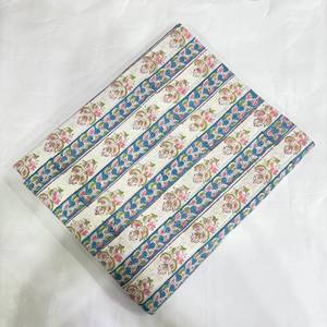 Tela de Algodón Blanca con Estampado Floral Azul y Rosa, Rayas Paisley, Estampado Tradicional Indio, Textil para Vestido Kurti - Product Image 2