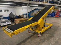 Système de convoyeur à rouleaux mobile extensible à hauteur réglable pour le chargement de camions par gravité