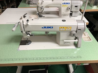 Bon marché, les machines à coudre à aiguille unique d'occasion de marque japonaise Jukis 5550N restent en bon état de fonctionnement
