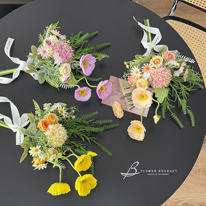 Mazzo di Fiori in Seta Scritto a Mano Ins Wind Yu Meiren: Rose, Eucalipto, Margherite per Decorazioni di Laurea, Foto e Corridoi - Product Image 2