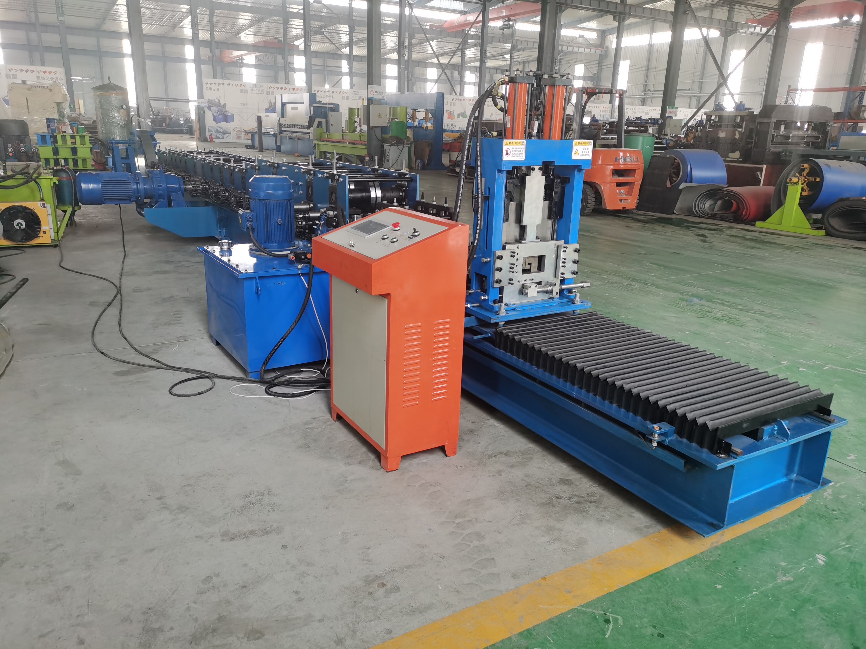 Fast change semi automatic metal C purlin channel roll formed machine