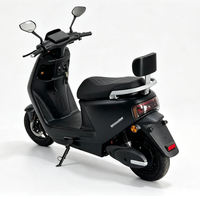 Scooter électrique noir mat, directement de l'usine, design moderne et minimaliste, mobilité urbaine, moto électrique pour adultes