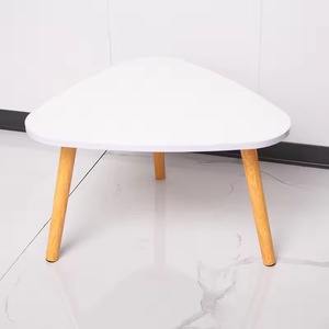 Mesa de centro moderna de fibra de densidad media con forma de triángulo, mesa auxiliar baja para dormitorio de bebé estilo japonés - Product Image 2