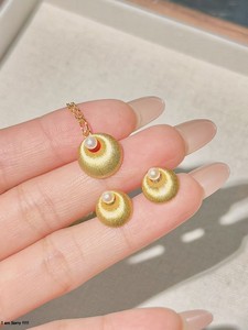 ชุดเครื่องประดับ UM Jewelry เงินแท้ 925 ประดับมุกธรรมชาติ ดีไซน์ Desert Sunset ประกอบด้วยต่างหูและจี้ เหมาะสำหรับทุกเพศ/ผู้ชาย/ผู้หญิง ของขวัญสำหรับใช้ในชีวิตประจำวัน - Product Image 1