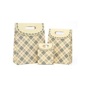 멋진 디자인 창조적 인 만화 귀여운 사용자 정의 로고 재사용 가능한 종이 아기 생일 사탕 작은 토트 핑크 선물 가방 포장 - Product Image 3