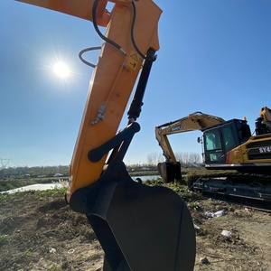 Excavadora de cadenas usada Hyundai original importada, potente, de 22 toneladas para proyectos de ingeniería. - Product Image 6