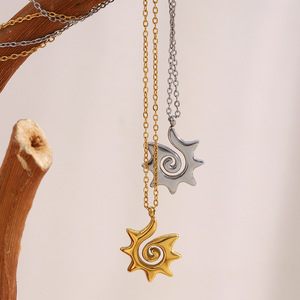 Collar con Colgante de Sol en Espiral Personalizado, Chapado en Oro de 18K, Acero Inoxidable, Amuleto Minimalista con Diseño de Rayos de Sol, Joyería Única de Energía <span class=keywords><strong>Solar</strong></span> - Product Image 2
