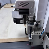CNC-Vibrationsmesser-Schneidemaschine für Sofastoffe, Bekleidung und Faserstoffe