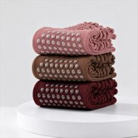Chaussettes de Pilates OEM de haute qualité en bambou à volants, chaussettes de ballet et de yoga multicolores à double doublure en silicone avec grip