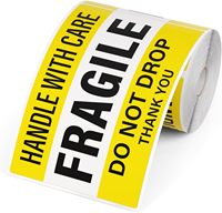 Rouleau d'étiquettes adhésives rouges 'Fragile' avec avertissement 'Manipuler avec soin' pour l'emballage logistique de cartons en verre