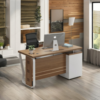 Mobilier moderne pour bureau de direction Bureau extensible en bois et en acier avec panneau pour immeubles de bureaux et villas