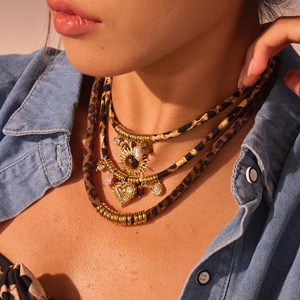 Collier pendentif en acier inoxydable à motif en forme de cœur pour femme élégante - Collier de style chaîne. Plaqué or 18 carats. Personnalisé <span class=keywords><strong>d</strong></span> - Product Image 6