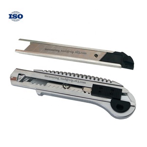 18mm Sliding Blade Utility Knife With Five Snap Off Blades - Product Image 3