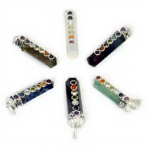 Colgante de Piedras Preciosas de Chakra con Piedras de Otras Formas, Artesanía Feng Shui Hecha a Mano, Figura de Piedra Semipreciosa con Tacto Real de Gujarat - Product Image 1