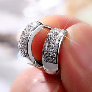 Ub E919 ต่างหูทองคำขาวประดับเพชรทรงกลมไมโครเพฟเครื่องประดับชั้นดีสำหรับทุกเพศ - Product Image 5