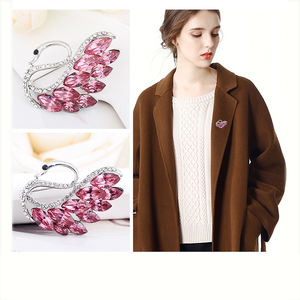 秋冬新作シルバー合金白鳥ブローチファッションダイヤモンドスカーフバックル白鳥ラインストーンブローチ - Product Image 3