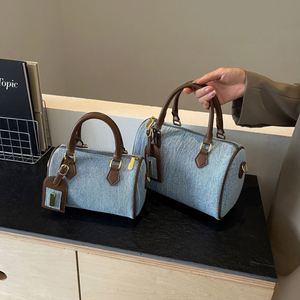 Bolso Bandolera Cilíndrico de Mezclilla Chic, Bolso de Mano Vintage Estilo Boston para Mujer, Bolso de Hombro de Mezclilla Estético Y2K con Detalles en Cuero - Product Image 4