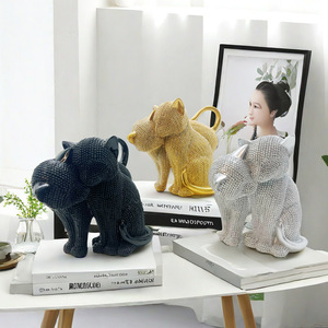 Artesanía de resina personalizada, venta al por mayor, estatuas de gato encantadoras de nuevo diseño de plata dorada - Product Image 1
