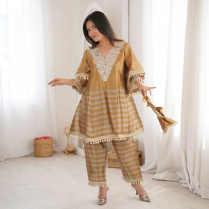 Salwar Kameez Moderno para Mujer en Color Mostaza y Gris, con Espejo y Bordado, Ideal para Graduaciones, Bodas y Fiestas - Product Image 1