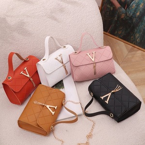 <span class=keywords><strong>Sac</strong></span> à <span class=keywords><strong>main</strong></span> carré gaufré pour femme avec chaîne à pompon, <span class=keywords><strong>sac</strong></span> à bandoulière <span class=keywords><strong>rond</strong></span>, <span class=keywords><strong>sac</strong></span> de plage et de voyage pas cher, <span class=keywords><strong>sac</strong></span> bandoulière - Product Image 1