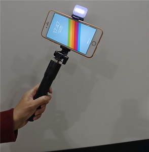 R1 R1s Điện Thoại Di Động Ảnh Tự Sướng Thanh Với Vẻ Đẹp LED Ánh Sáng Bt Điều Khiển Từ Xa Đa Chức Năng Sống Máy Tính Để Bàn Chân Máy Tính - Product Image 2