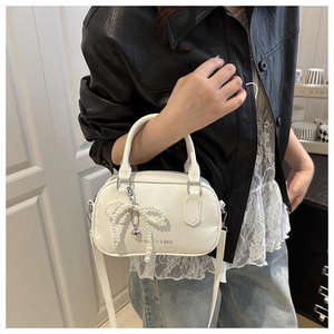 Nouveau sac bandoulière en PU tendance, petit sac carré simple pour femme, nouveau sac à main avec nœud perlé, sac à bandoulière - Product Image 3