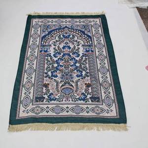 Alfombra de oración musulmana lavable, antideslizante, con diseño floral tejido en chenilla suave. - Product Image 1