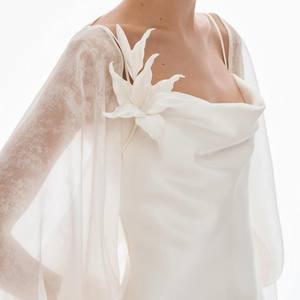 Robe de sirène en satin blanc de haute qualité et de haute couture avec manches cape transparentes, dos ouvert, OEM ODM Fabriqué au Vietnam - Product Image 2