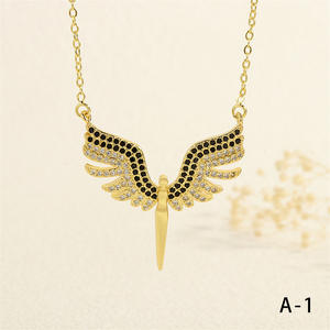 قلادة نسائية على شكل أجنحة ملاك مطلية بالذهب عيار 18 قيراط قلادة من النحاس بقلادة صغيرة - Product Image 6