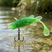 Thunderworm frappe les vagues et grimpe à la surface de l'eau, insectes souples pour poissons noirs