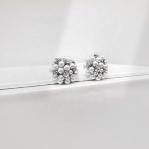 Precio de fábrica, pendientes de plata de ley 925, estilo occidental, minimalistas, chapados en oro de 14k, con perlas, únicos, para mujer. - Product Image 2