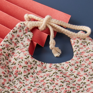 बेबी फ्रेंडली कपास मिश्रण ठोस पैटर्न गर्म त्वचा के अनुकूल गैर-परेशान हुक और लूप बंद प्यारा फैशन फीडिंग बीब - Product Image 6