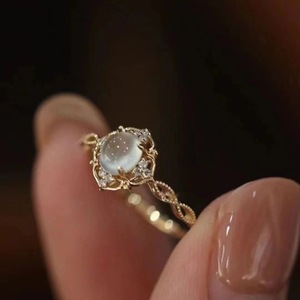 Anillo Retro Personalizado <span class=keywords><strong>de</strong></span> Alta Gama con <span class=keywords><strong>Piedra</strong></span> Lunar Romántica y Diseño Hueco Tejido <span class=keywords><strong>para</strong></span> Joyería Femenina - Product Image 3