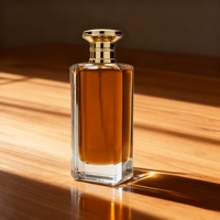 Luxueux flacon de parfum en verre carré de 100mm de haut conçu sur mesure avec une forme unique