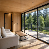 Maison modulaire en conteneur résidentiel avec plan à deux étages, murs en verre et balcon